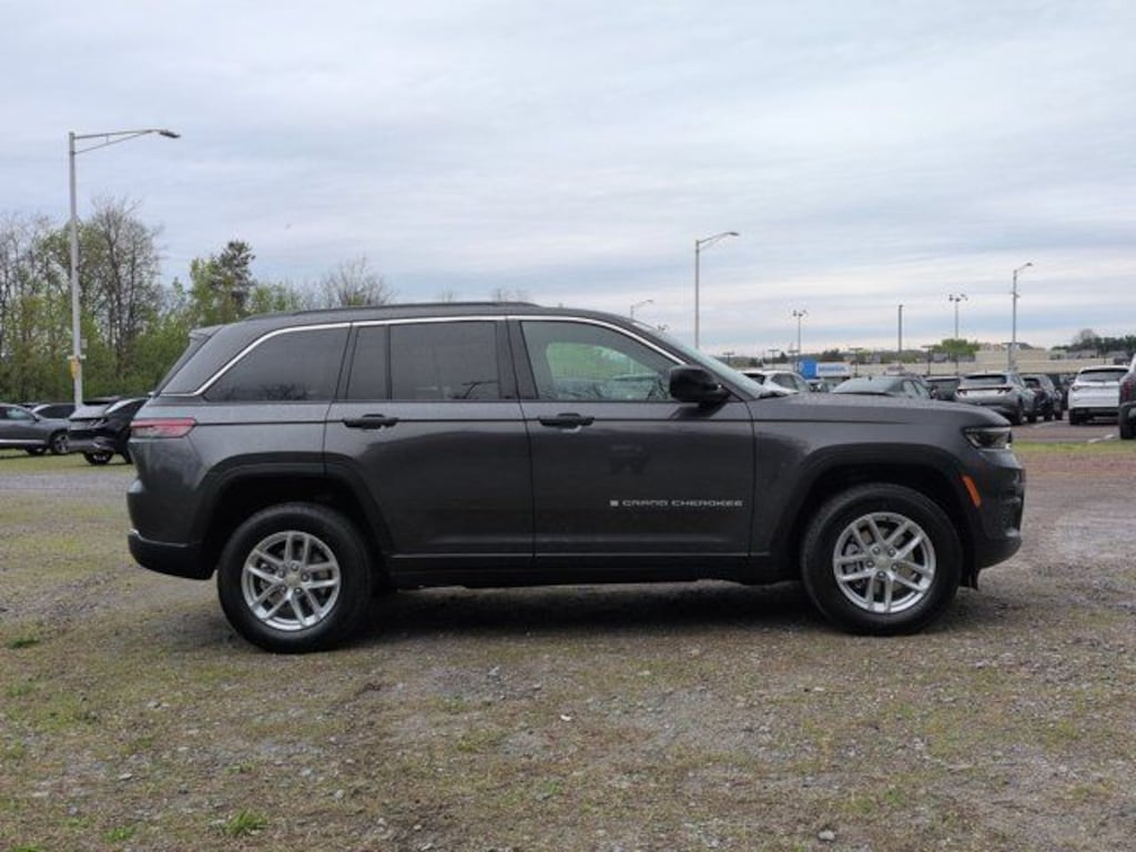 New 2026 Jeep Grand Cherokee Laredo Sport Utility