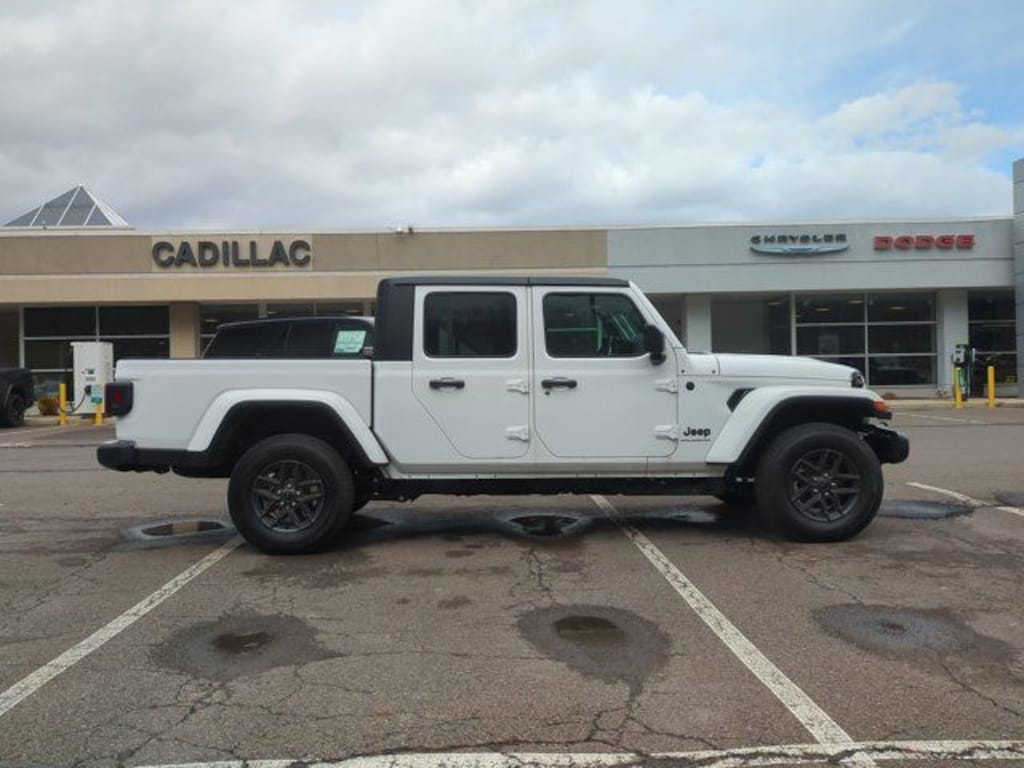 New 2026 Jeep Gladiator Sport Pickup