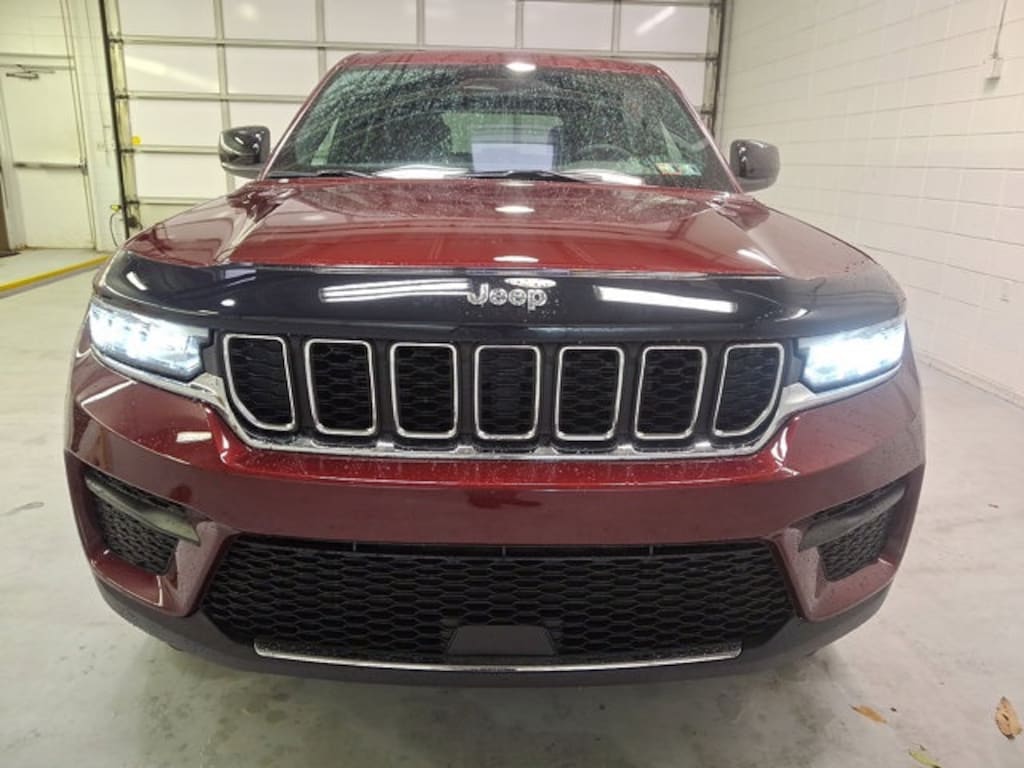 Used 2025 Jeep Grand Cherokee Laredo SUV