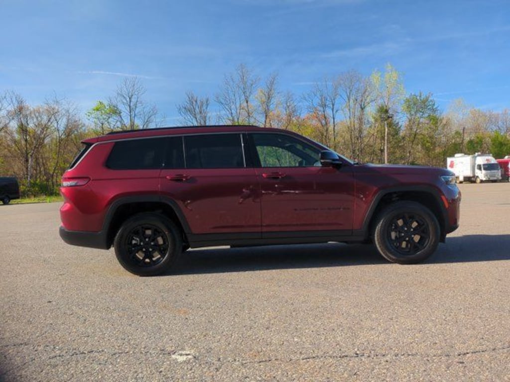 New 2026 Jeep Grand Cherokee L Laredo Sport Utility