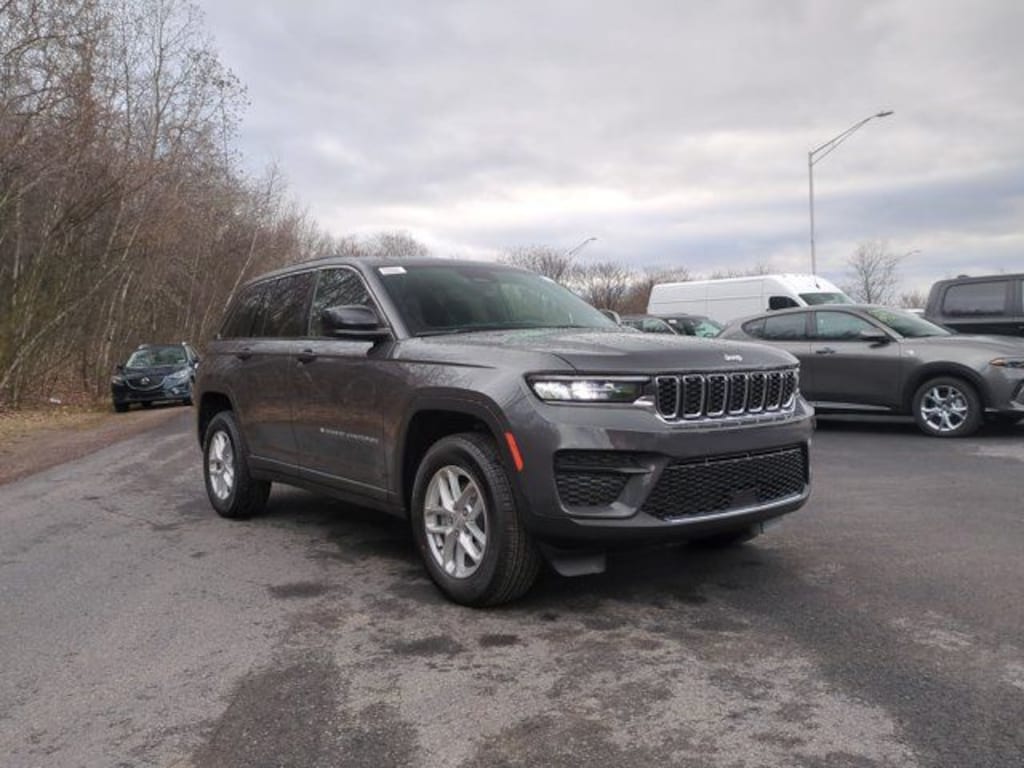 New 2026 Jeep Grand Cherokee Laredo Sport Utility
