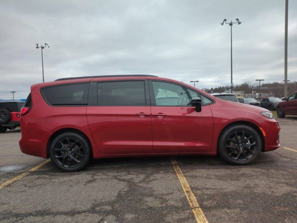 New 2026 Chrysler Pacifica Select Passenger Van