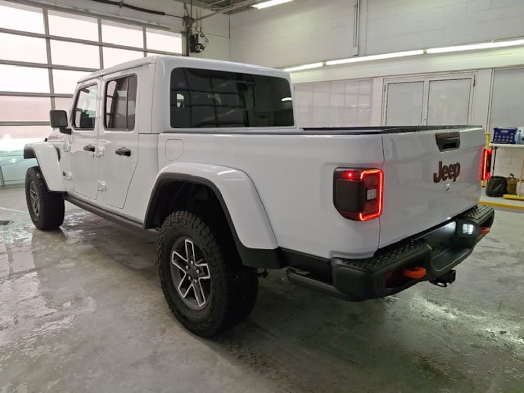 Used 2025 Jeep Gladiator Mojave Truck Crew Cab
