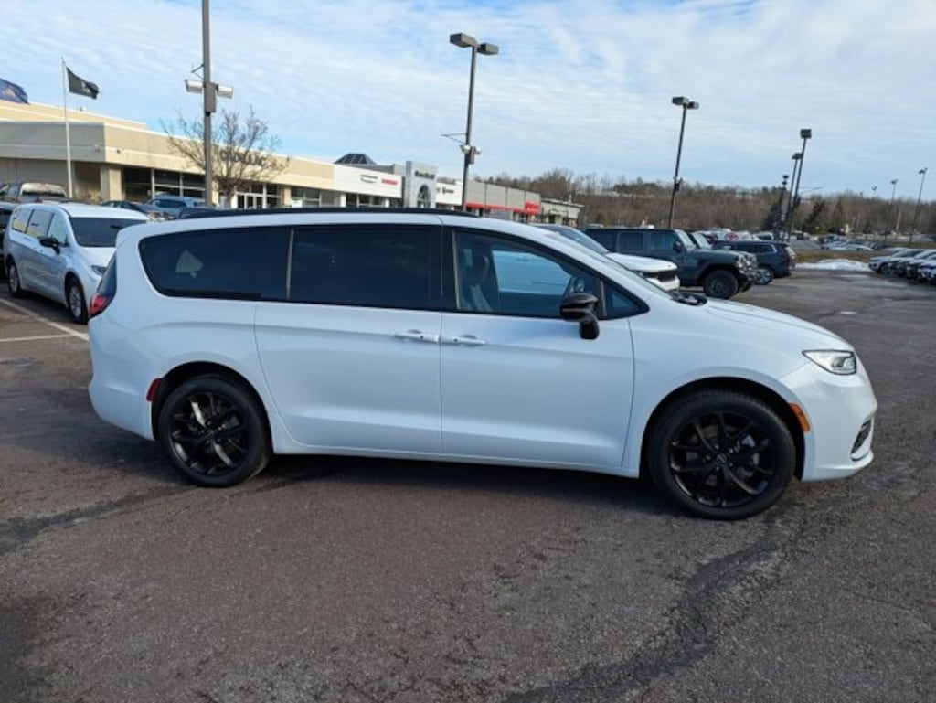 New 2026 Chrysler Pacifica Select Passenger Van