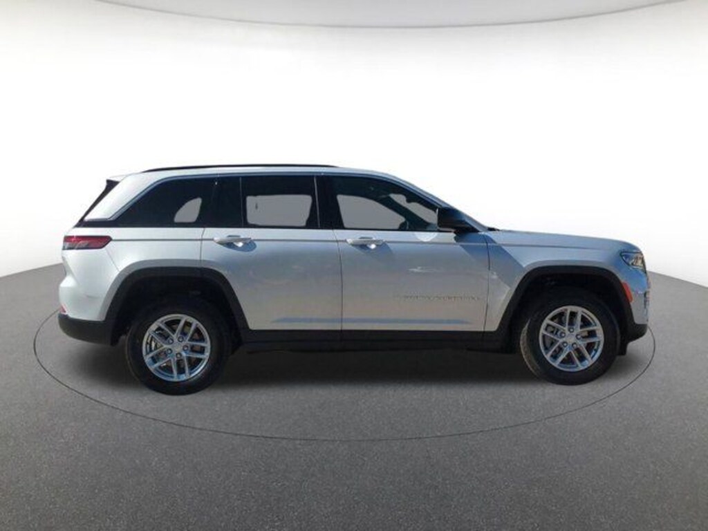 New 2026 Jeep Grand Cherokee Laredo Sport Utility