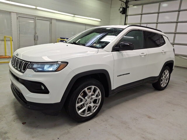 2024 Jeep Compass Latitude Lux photo 3