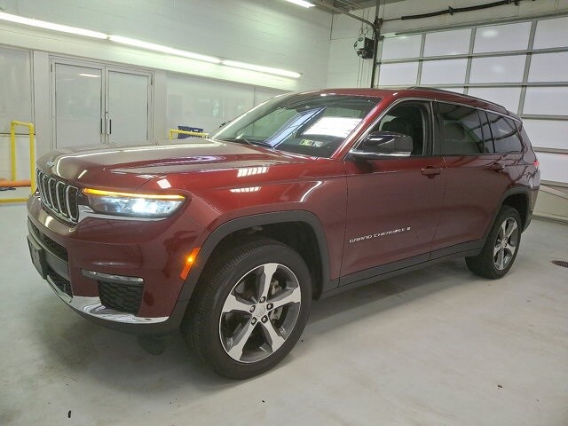 2023 Jeep Grand Cherokee Limited photo 2