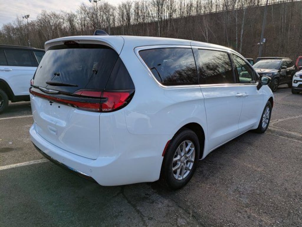 New 2026 Chrysler Pacifica Select Passenger Van