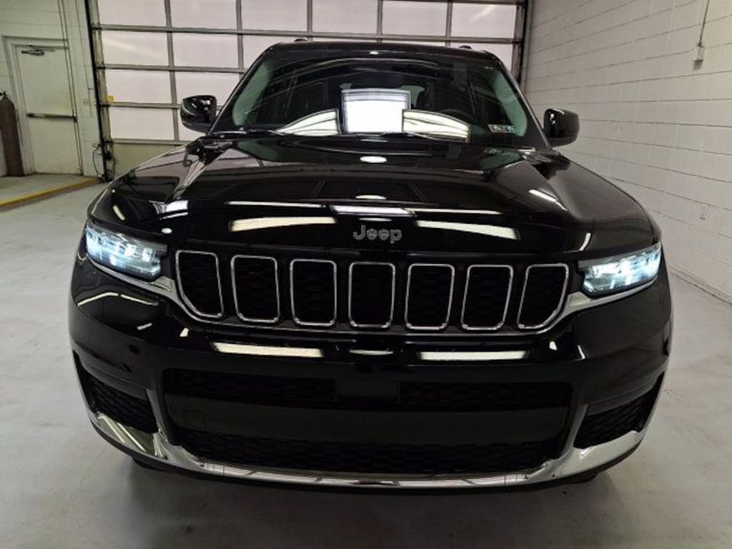 Used 2023 Jeep Grand Cherokee L Laredo SUV