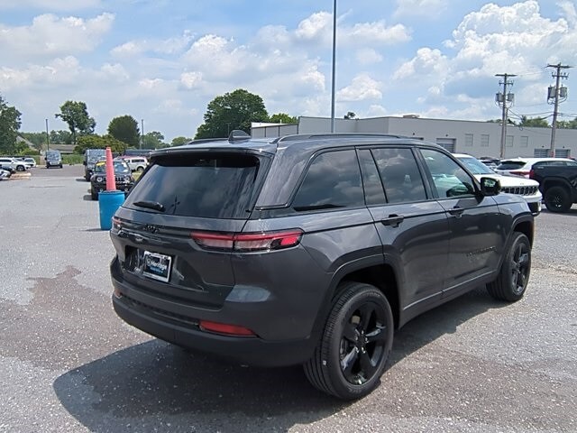 2025 Jeep Grand Cherokee Laredo photo 4