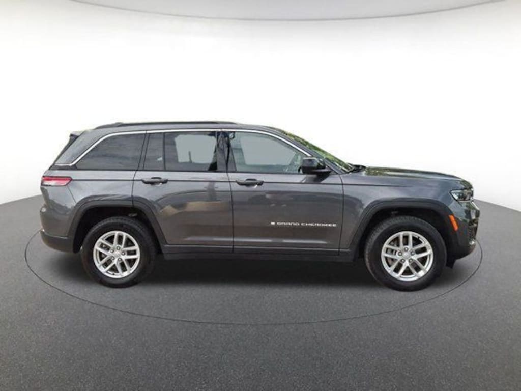 Used 2025 Jeep Grand Cherokee Laredo SUV