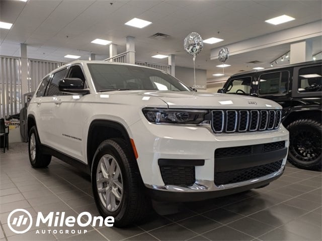 2025 Jeep Grand Cherokee L Laredo's photo