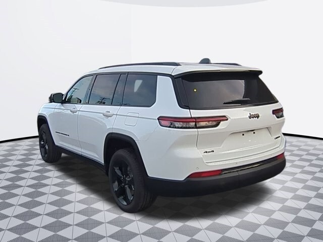 2025 Jeep Grand Cherokee Limited photo 3