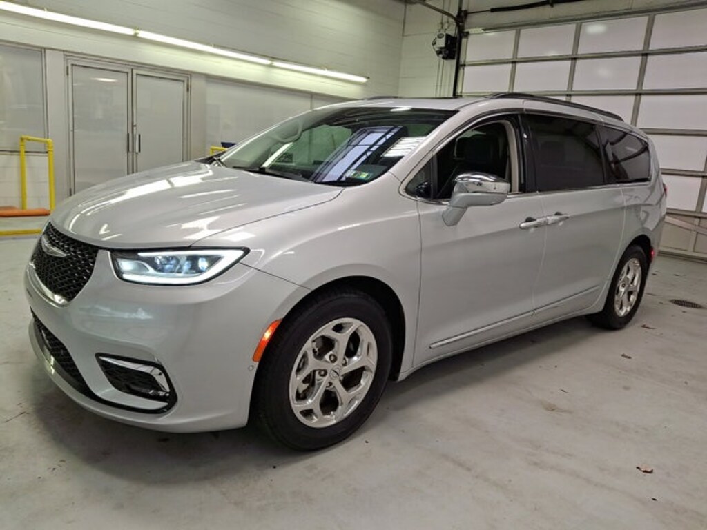 Used 2022 Chrysler Pacifica Limited Van Passenger Van