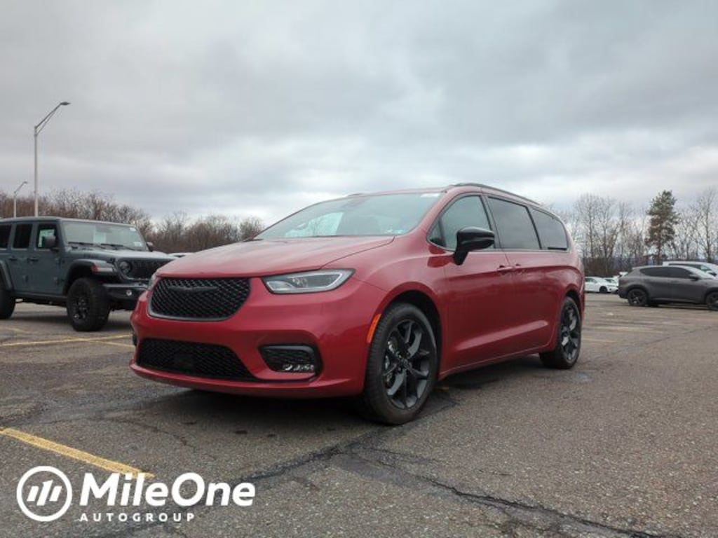 New 2026 Chrysler Pacifica Select Passenger Van