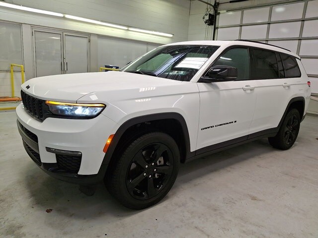 2024 Jeep Grand Cherokee Limited photo 3