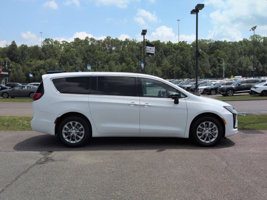 New 2027 Chrysler Pacifica Select Passenger Van