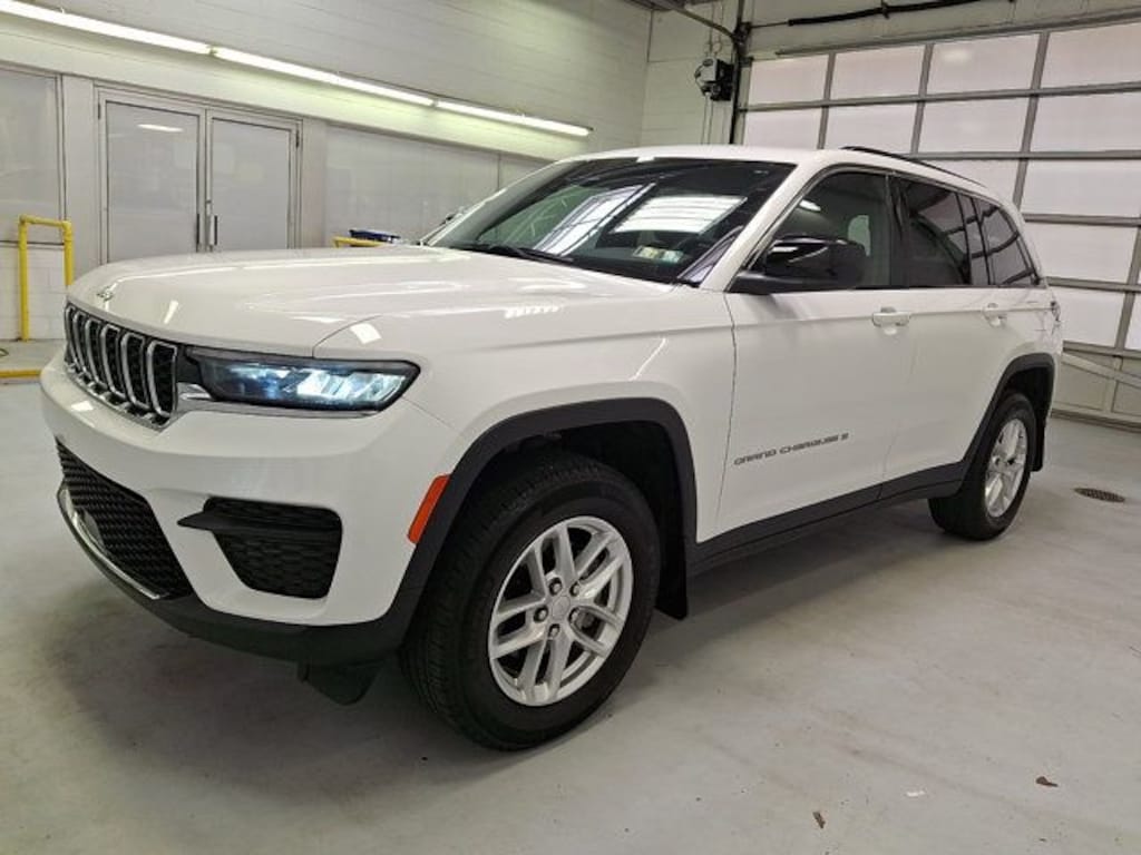 Used 2024 Jeep Grand Cherokee Laredo SUV