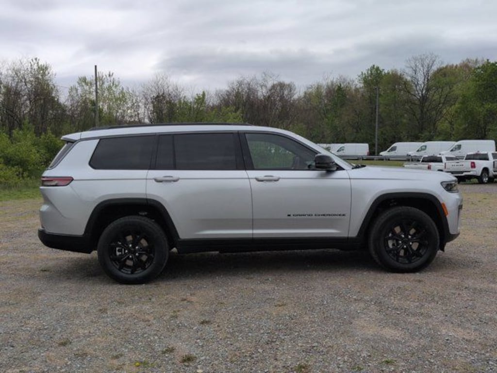 New 2026 Jeep Grand Cherokee L Laredo Sport Utility