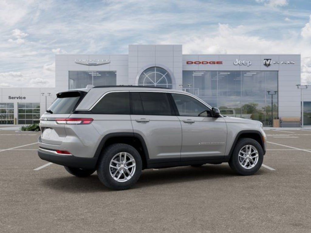 New 2026 Jeep Grand Cherokee Laredo Sport Utility