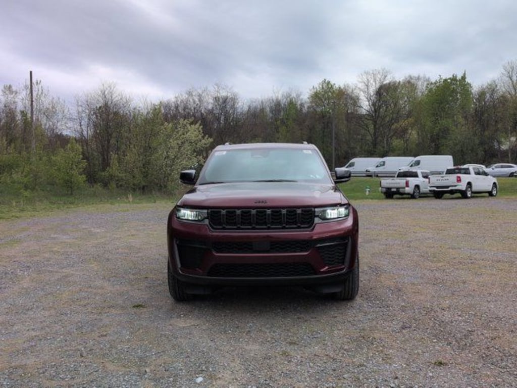 New 2026 Jeep Grand Cherokee Laredo Sport Utility