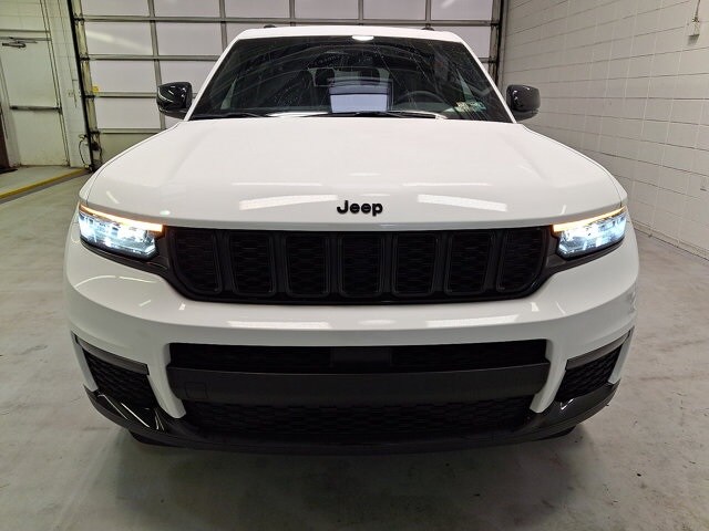 2024 Jeep Grand Cherokee Limited photo 2