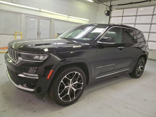 2023 Jeep Grand Cherokee Summit Reserve photo 3