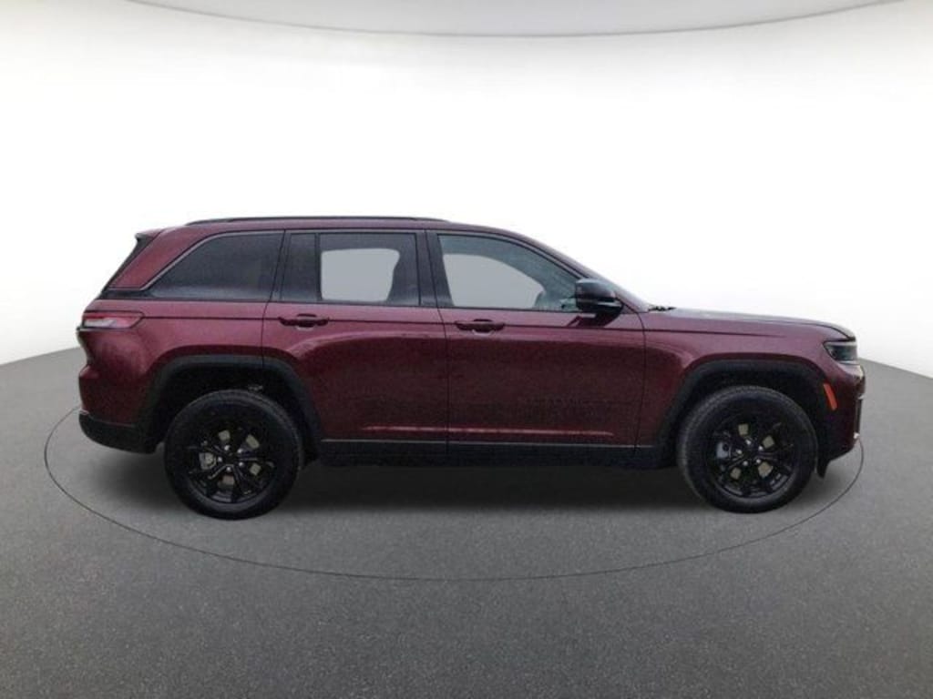 New 2026 Jeep Grand Cherokee Laredo Sport Utility