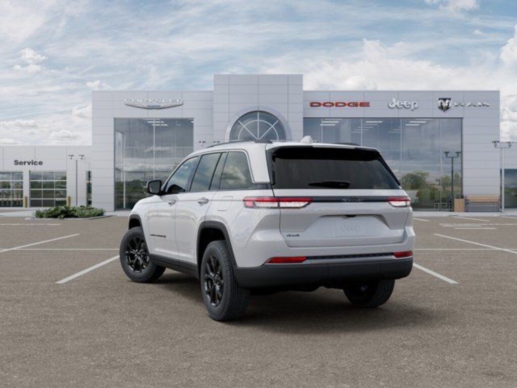 New 2026 Jeep Grand Cherokee Laredo Sport Utility