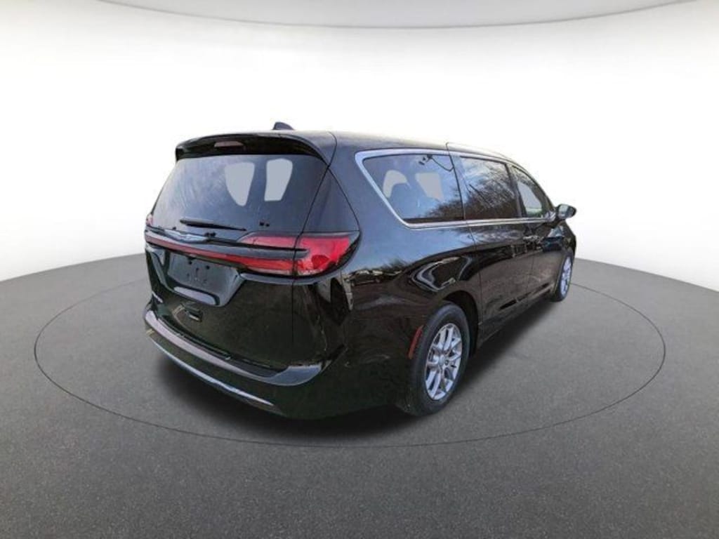 New 2026 Chrysler Pacifica Select Passenger Van