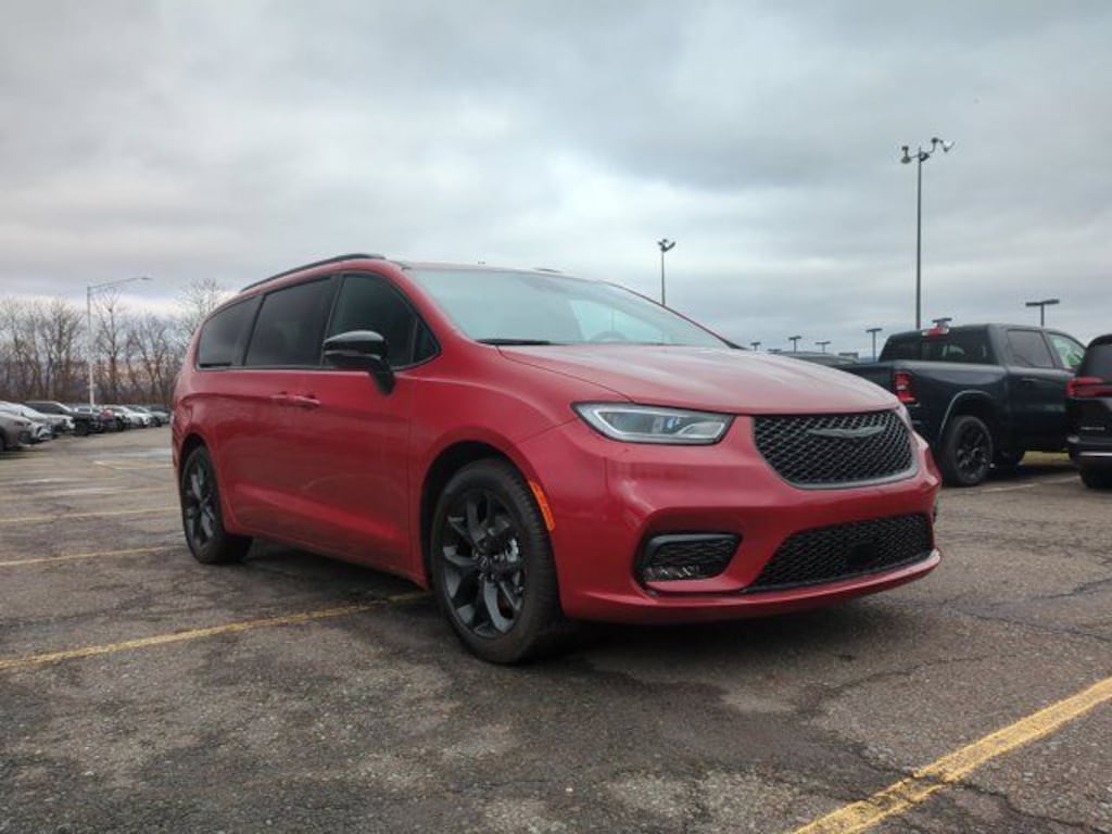 New 2026 Chrysler Pacifica Select Passenger Van