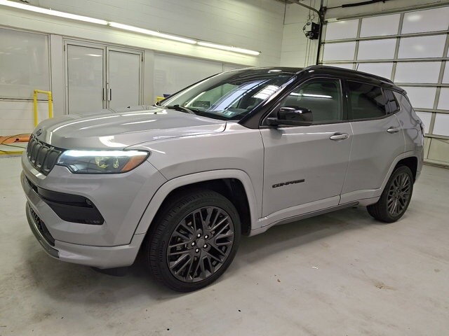 2022 Jeep Compass Limited photo 2