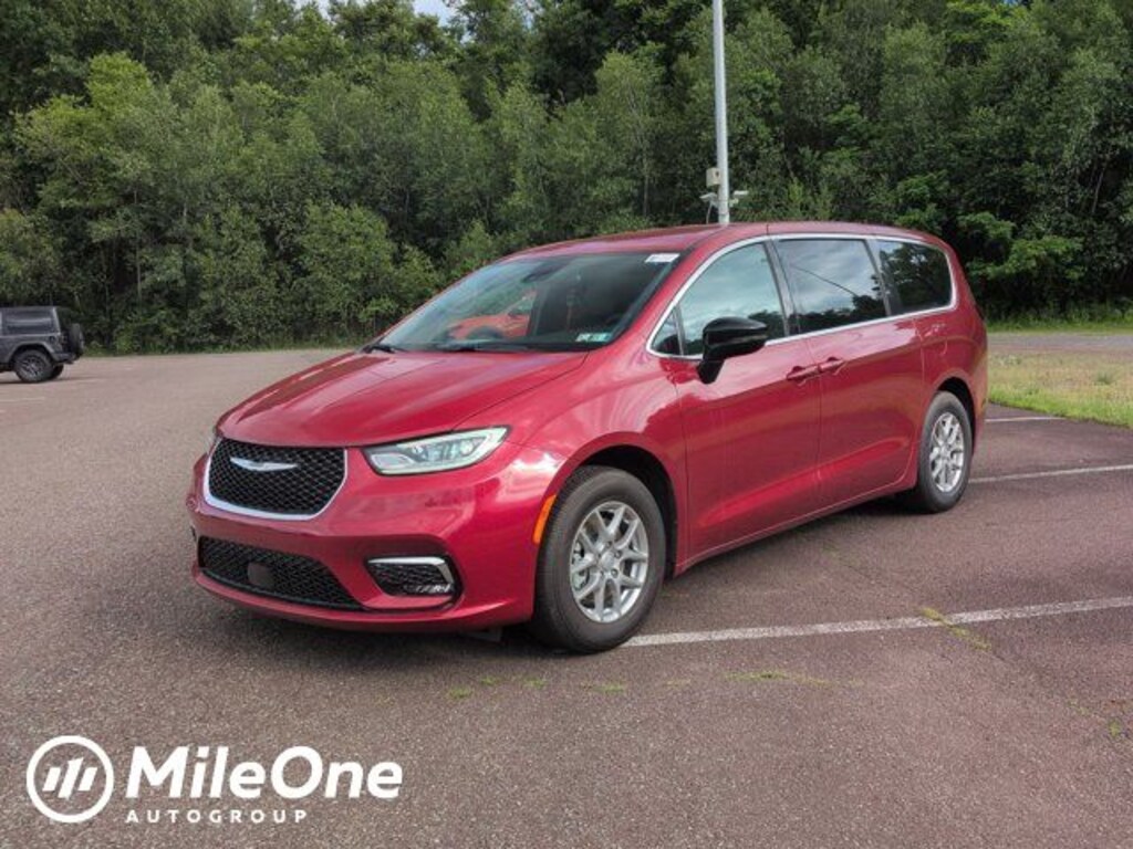 New 2026 Chrysler Pacifica Select Passenger Van