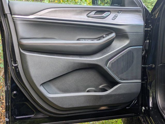 2025 Jeep Grand Cherokee L Overland - Photo 13