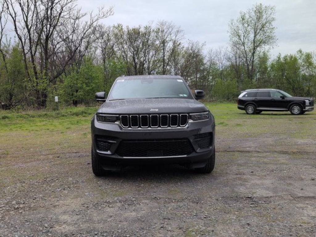 New 2026 Jeep Grand Cherokee Laredo Sport Utility