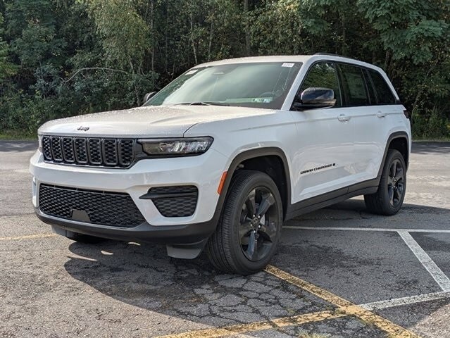 2025 Jeep Grand Cherokee Laredo Sport photo 3