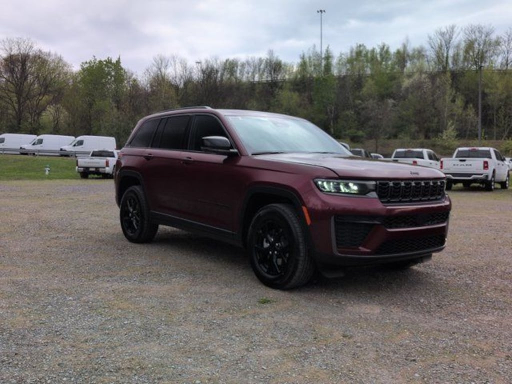 New 2026 Jeep Grand Cherokee Laredo Sport Utility