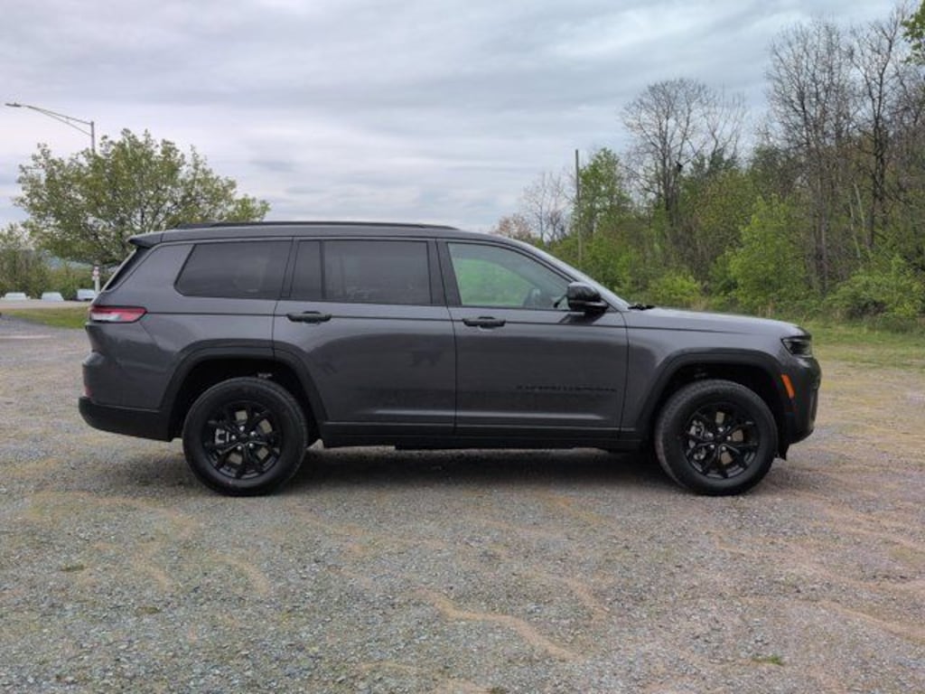 New 2026 Jeep Grand Cherokee L Laredo Sport Utility