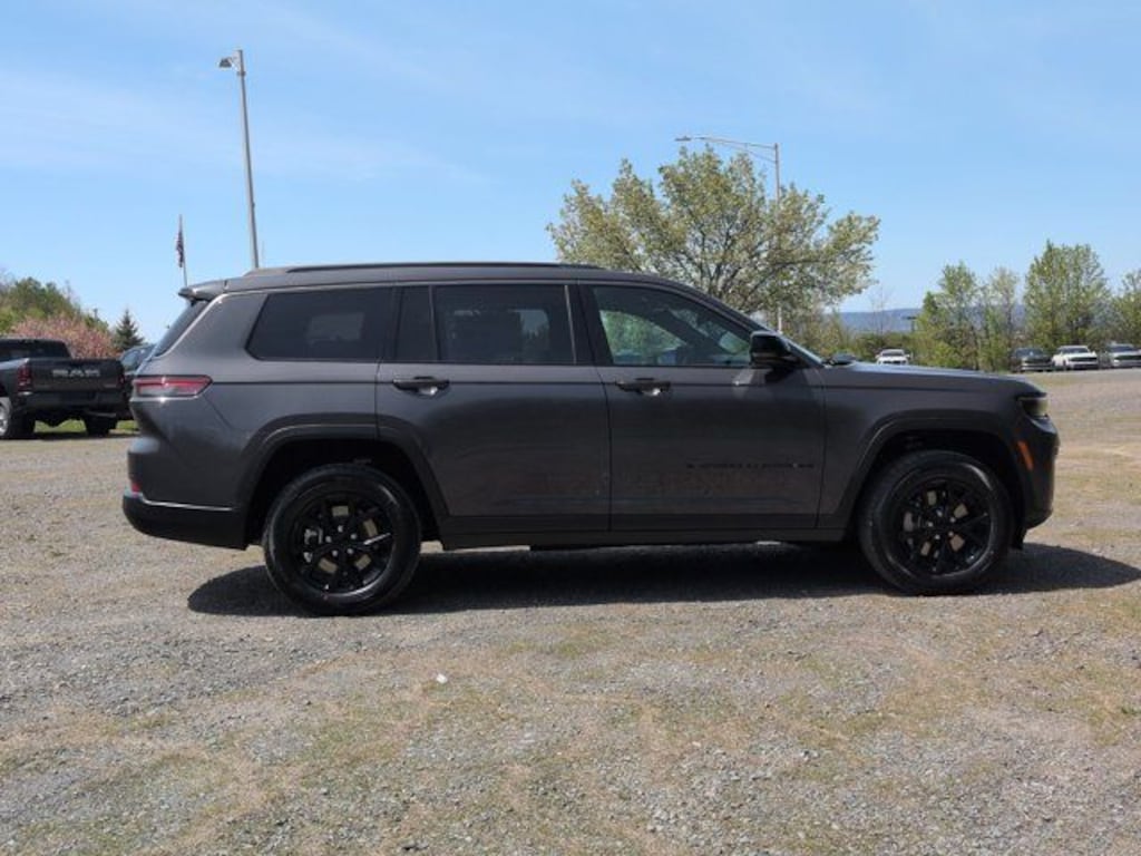 New 2026 Jeep Grand Cherokee L Laredo Sport Utility