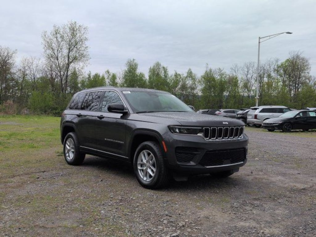 New 2026 Jeep Grand Cherokee Laredo Sport Utility