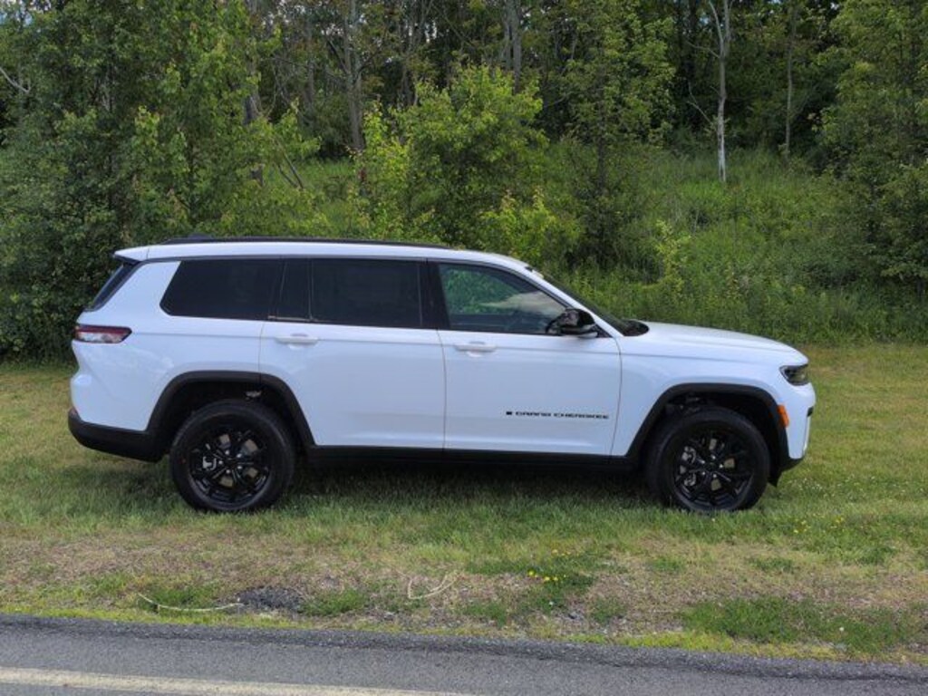 New 2026 Jeep Grand Cherokee L Laredo Sport Utility