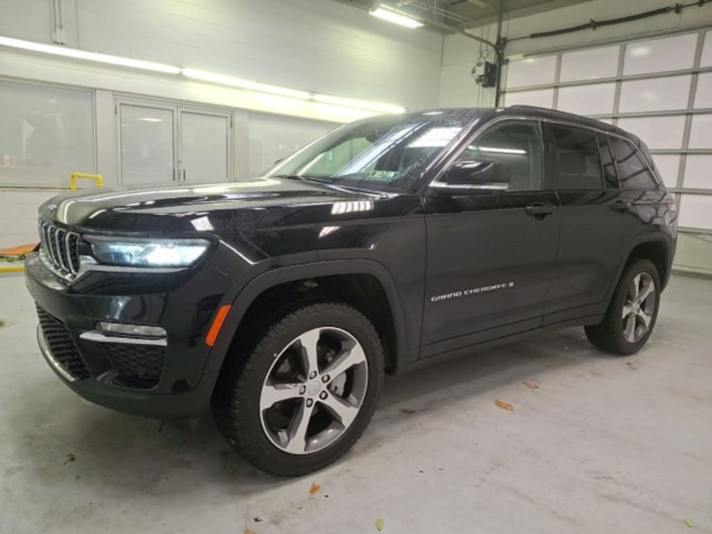 Used 2023 Jeep Grand Cherokee Limited SUV