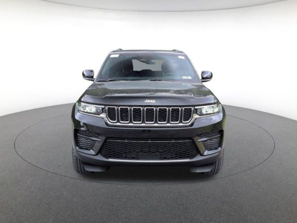 New 2026 Jeep Grand Cherokee Laredo Sport Utility