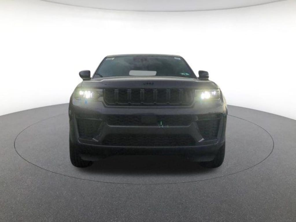 New 2026 Jeep Grand Cherokee Laredo Sport Utility