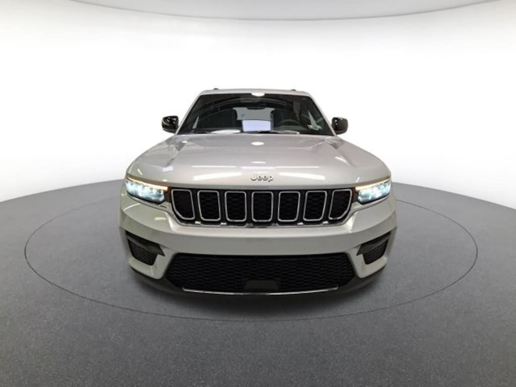 Used 2025 Jeep Grand Cherokee Laredo SUV