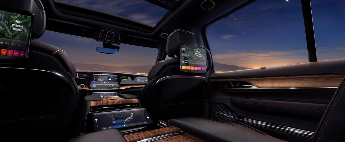 2026%20Jeep%20Grand%20Wagoneer%20Interior%20Tech.jpg