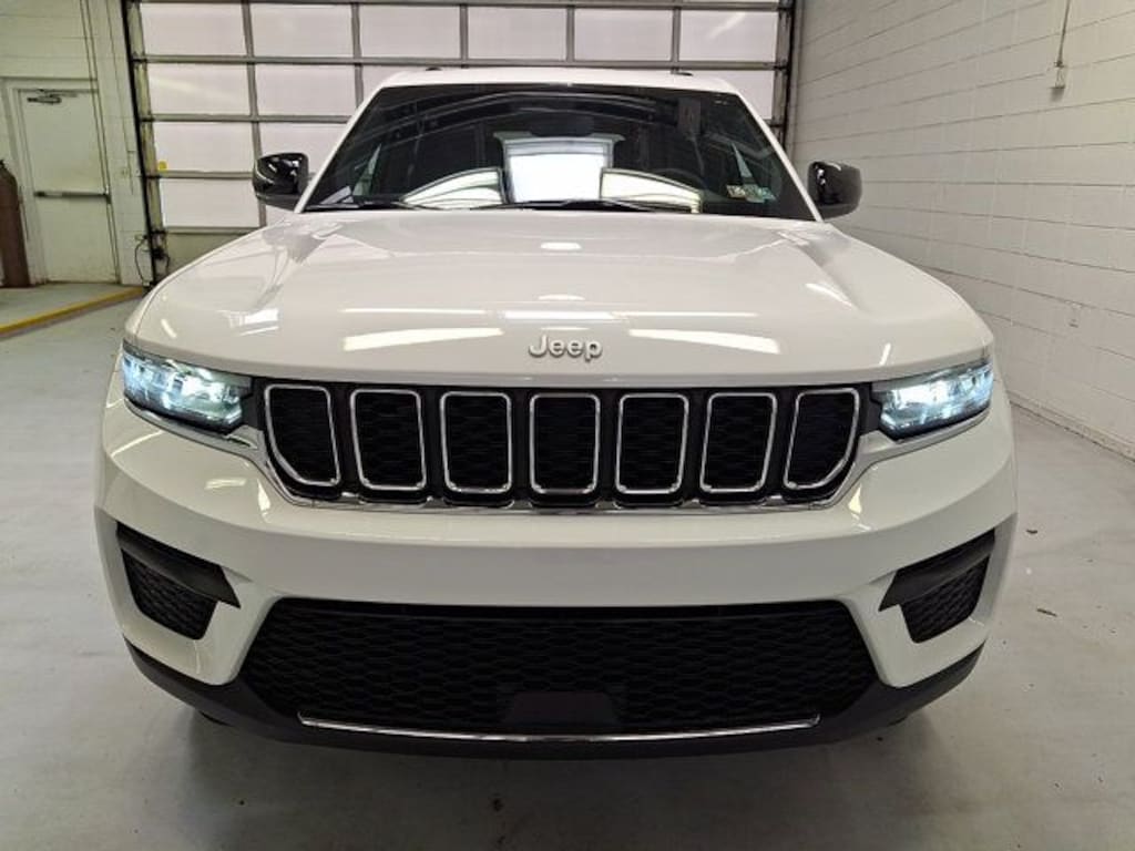 Used 2024 Jeep Grand Cherokee Laredo SUV