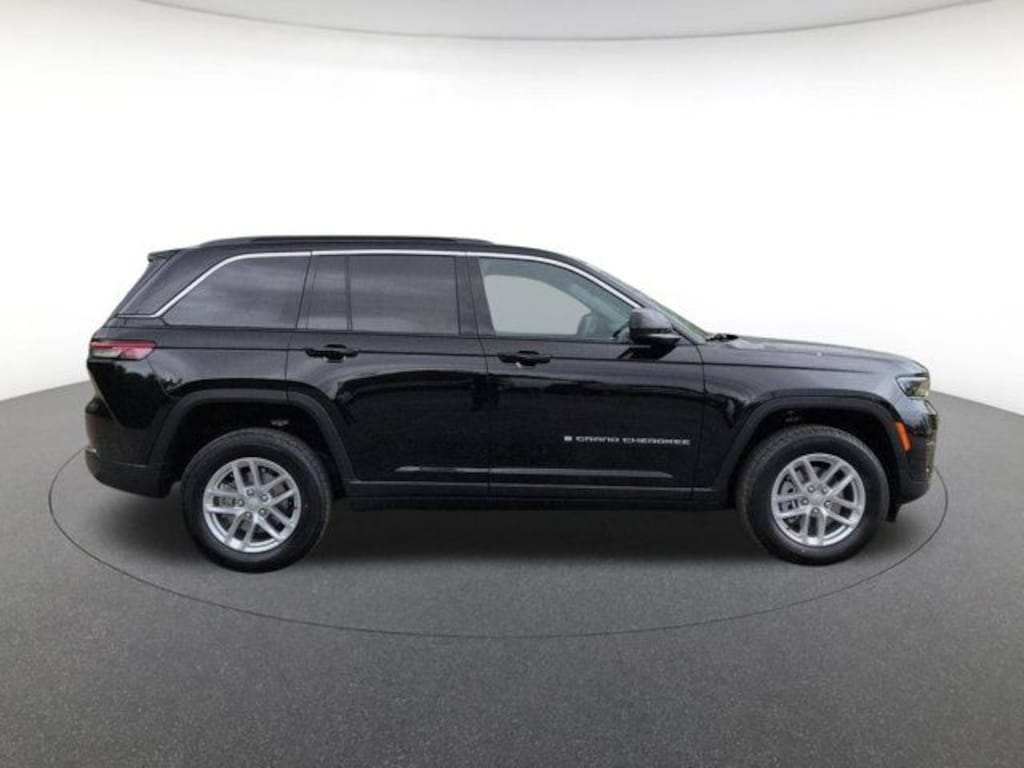 New 2026 Jeep Grand Cherokee Laredo Sport Utility