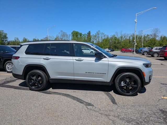 2025 Jeep Grand Cherokee L photo 2