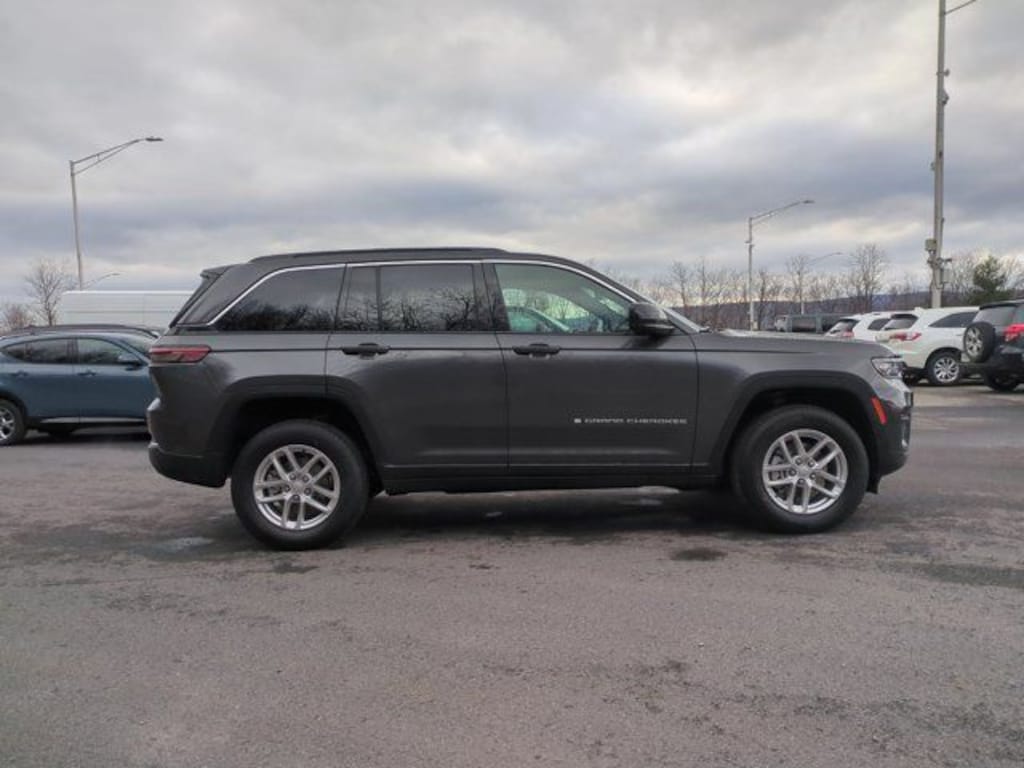 New 2026 Jeep Grand Cherokee Laredo Sport Utility
